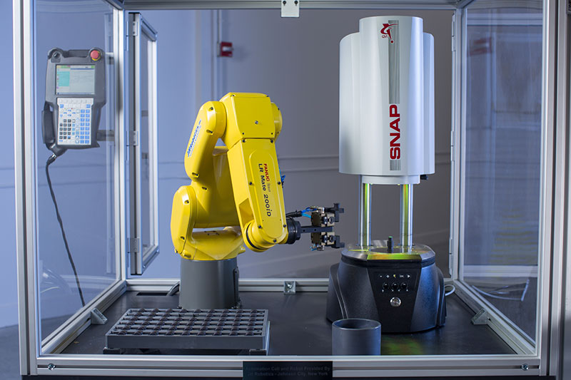 Machine de mesure 3D alimentée en automatique par un bras robot